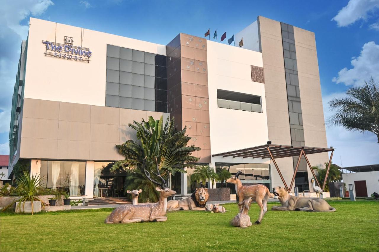 Pride Divine Resort Somnāth Exterior foto
